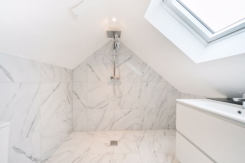 Ensuite- click for photo gallery